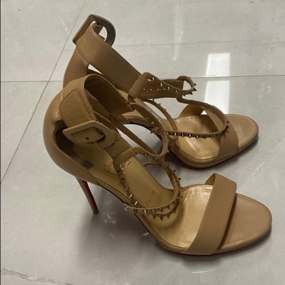 Christian Louboutin Choca Lux beige